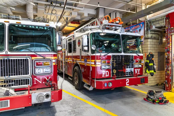 New York City Usa Maart 2020 Brandweerwagen Geparkeerd Brandweerkazerne Manhattan — Stockfoto