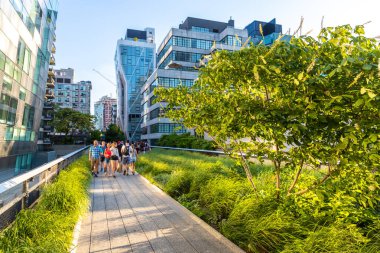 NEW YORK CITY, ABD - 29 Mart 2020: Manhattan 'daki High Line Park, New York, ABD