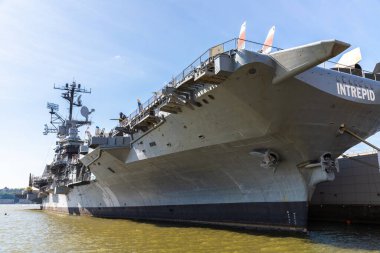 NEW YORK CITY, ABD - 29 Mart 2020: New York Citys Intrepid Sea, Air and Space Museum Complex New York, New York, ABD.