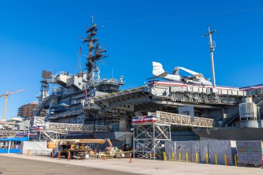 SAN DIEGO, ABD - 29 Mart 2020: Uçak gemisi USS Midway Museum, San Diego, Kaliforniya, ABD