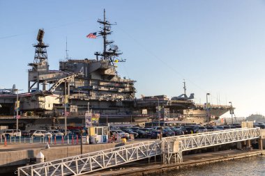 SAN DIEGO, ABD - 29 Mart 2020: Uçak gemisi USS Midway Museum, San Diego, Kaliforniya, ABD