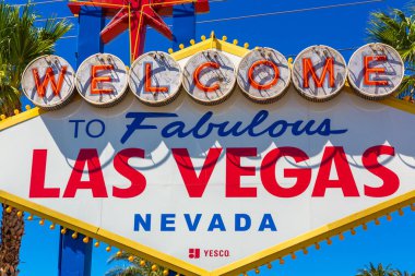 LAS VEGAS, ABD - 29 Mart 2020 Las Vegas 'ın güneşli bir gününde Las Vegas' a hoş geldiniz.