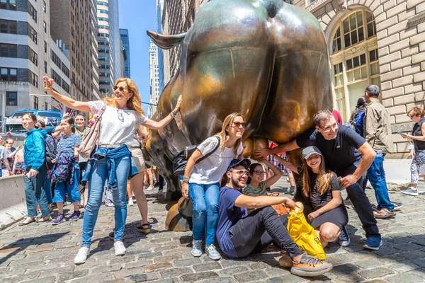 Nowość York City Usa Marca 2020 Ładująca Rzeźba Byka Nowym — Zdjęcie stockowe