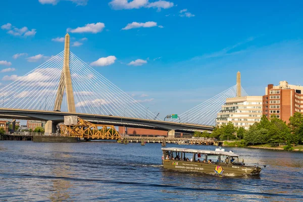 ボストン 2020年3月29日 晴れた日にマサチューセッツ州ボストンのザキム橋 — ストック写真
