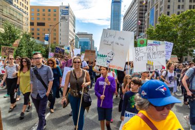 TORONTO, CANADA - 27 Eylül 2019: İklim için Küresel Grev ve Toronto, Ontario, Kanada 'da İklim Adaleti Yürüyüşü