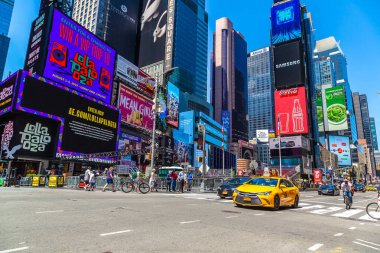 NEW YORK CITY, ABD - 15 Mart 2020: Times Square, ABD 'nin New York şehrinin bir sembolüdür