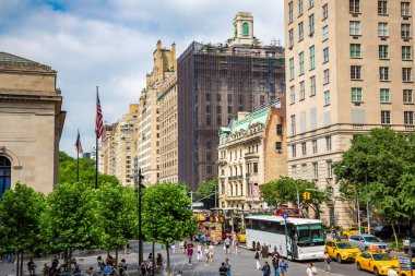 NEW YORK CITY, ABD - 29 Mart 2020: Beşinci Cadde New York, New York, ABD