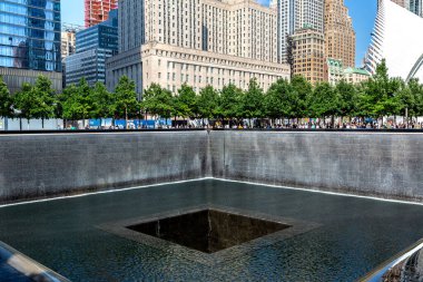 NEW YORK CITY, ABD - 29 Mart 2020: 9 / 11 Memorial Park New York, New York, ABD