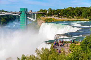NIAGARA FALLS, ABD - 29 Mayıs 2019 ABD 'nin Niagara Şelalesi' ndeki Amerikan Şelalesi manzarası