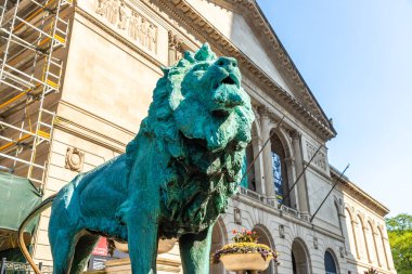 Chicago, Illinois, ABD - 29 Mart 2020: Chicago Sanat Enstitüsü 'nde Aslan Heykeli