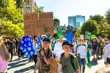 TORONTO, CANADA - 27 Eylül 2019: İklim için Küresel Grev ve Toronto, Ontario, Kanada 'da İklim Adaleti Yürüyüşü
