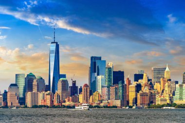 New York 'un New York şehrinin gün batımındaki panoramik manzarası, New York, ABD