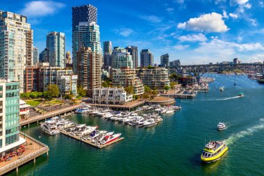 Vancouver, Kanada 'da güneşli bir günde Sahte Derenin panoramik hava görüntüsü