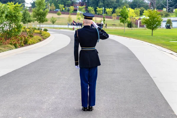 Soldier Giving Salute Military Burial Ceremony Arlington National Cemetery Washington — Stock Photo, Image