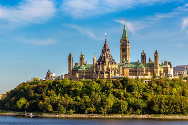 Kanadský Parlament Ottawě Řece Slunečného Dne Kanada — Stock fotografie
