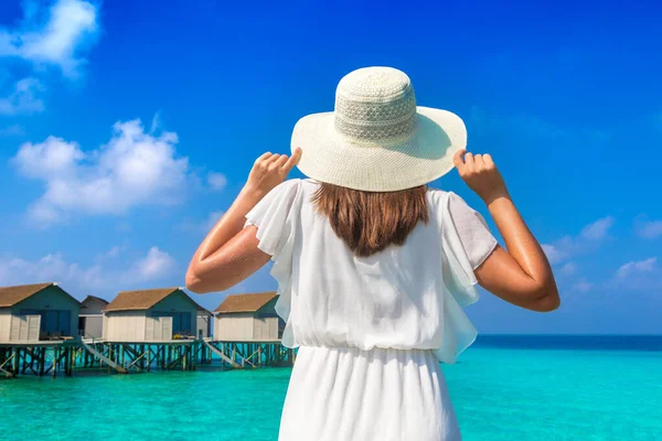 Beautiful Young Woman Front Water Luxury Villas Standing Tropical Beach — Stock Photo, Image