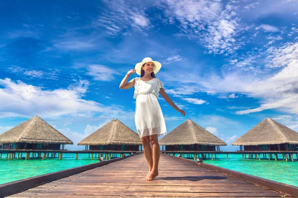 Beautiful Young Woman Front Water Luxury Villas Standing Tropical Beach — Stock Photo, Image