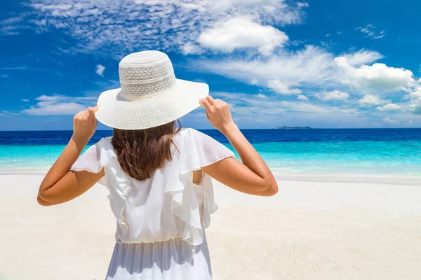 Beautiful Woman Wearing White Dress Hat Stand Luxury Tropical Beach — Stock Photo, Image