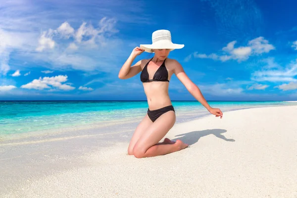 Sexy Beautiful Woman Laying Luxury Tropical Beach Sunny Summer Day — Stock Photo, Image