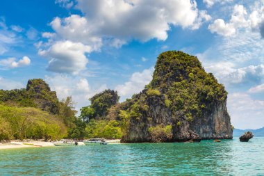 Tayland, Krabi 'deki Koh Hong adasında tropik bir sahil.