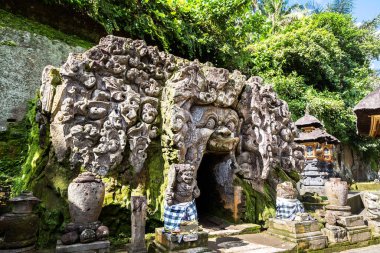 Fil Mağarası (Goa Gajah Tapınağı), Bali, Endonezya 'da güneşli bir günde