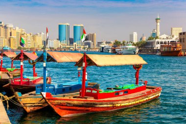 Abra - Dubai Körfezi, Birleşik Arap Emirlikleri 'ndeki geleneksel ahşap tekne.