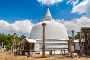 Bir yaz gününde Lankaramaya dagoba (stupa), Sri Lanka