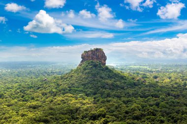Güneşli bir günde Sigirya 'da Lion Rock, Sri Lanka