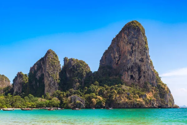 泰国Ao Nang Krabi的热带铁路海滩 — 图库照片