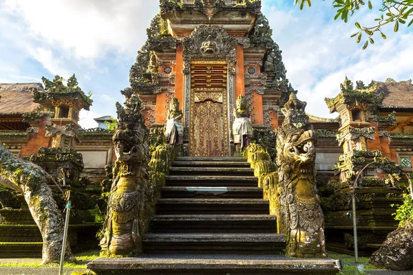 Saraswati Ναός Στο Ubud Στο Μπαλί Ινδονησία Μια Ηλιόλουστη Μέρα — Φωτογραφία Αρχείου