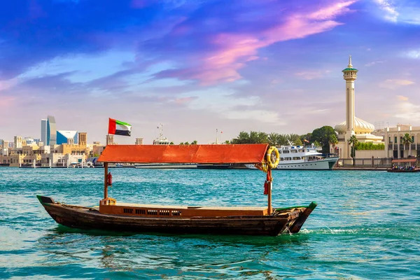 Abra Antiguo Barco Tradicional Madera Mezquita Farooq Bahía Creek Dubai — Foto de Stock