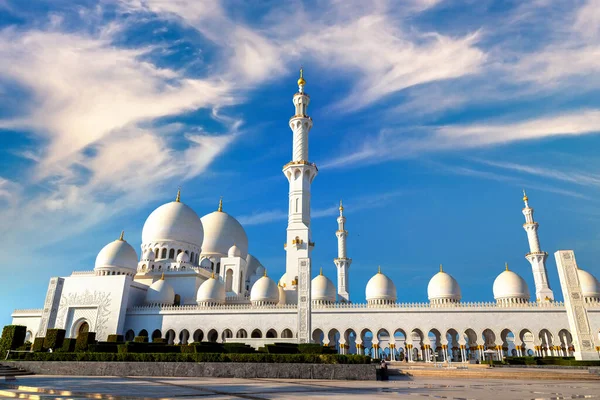 Grande Moschea Sheikh Zayed Abu Dhabi Una Giornata Estate Emirati — Foto Stock