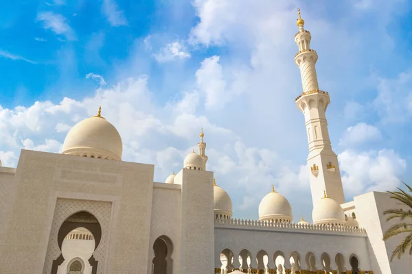 Bir Yaz Günü Abu Dabi Deki Şeyh Zayed Büyük Camii — Stok fotoğraf