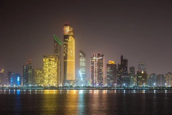 Abu Dabi bir yaz gecesinde, Birleşik Arap Emirlikleri