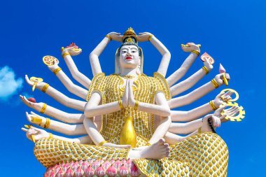 Wat Plai Laem Tapınağı 'ndaki Shiva Heykeli, Samui, Tayland bir yaz günü
