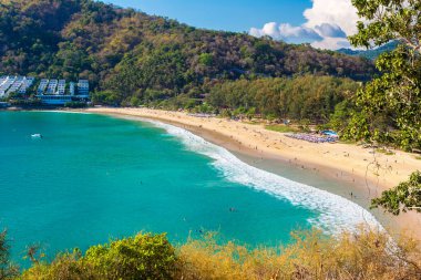 Tayland, Phuket Adası 'ndaki Nai Han Sahili' nin panoramik görüntüsü.