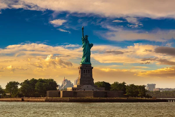 Socha Svobody Při Západu Slunce New Yorku Usa — Stock fotografie