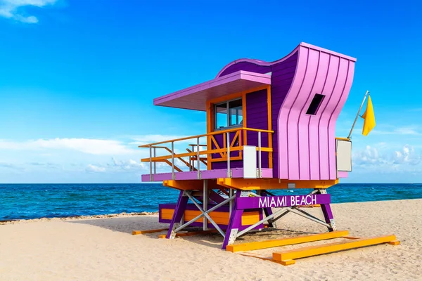 佛罗里达州迈阿密海滩南岸的救生塔 阳光明媚 — 图库照片