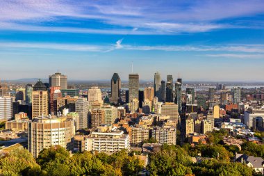 Güneşli bir günde Montreal 'in panoramik hava manzarası, Kanada