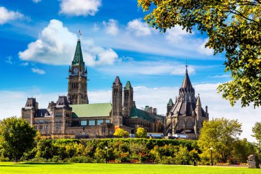 Kanada Parlamentosu Ottawa 'da güneşli bir günde, Kanada