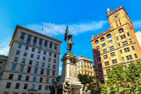 Estatua Del Monumento Paul Chomedey Montreal Día Soleado Quebec Canadá —  Fotos de Stock