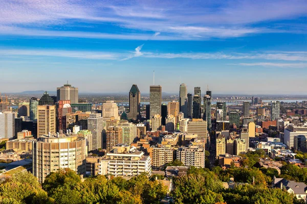 Güneşli bir günde Montreal 'in panoramik hava manzarası, Kanada