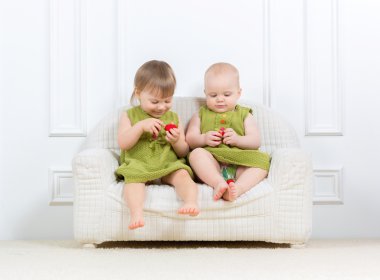 Küçük kızlar evde