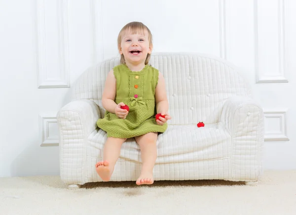 Bambina a casa — Foto Stock