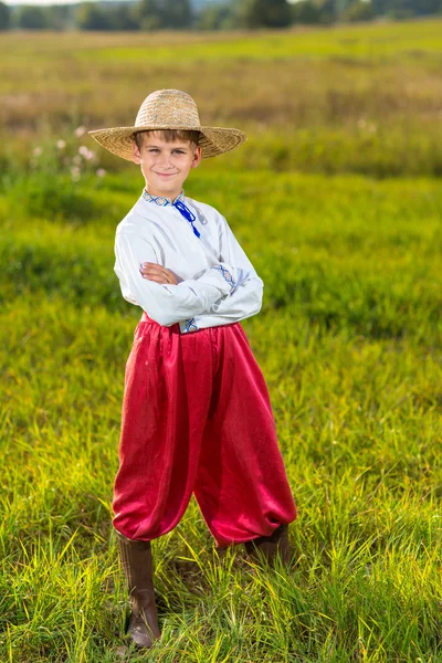 Junge in ukrainischer Kleidung — Stockfoto