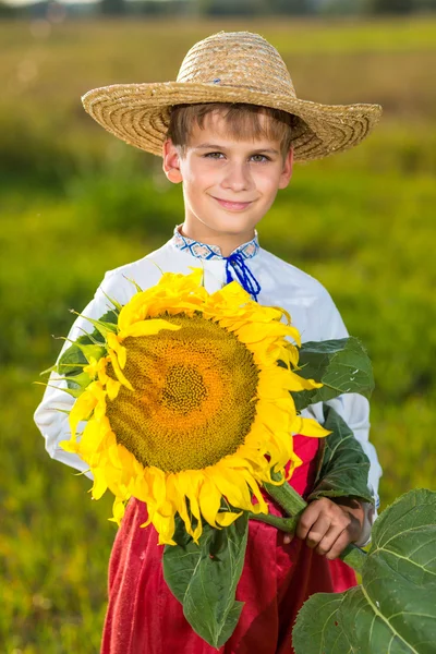 Ukraynalı giysili oğlan — Stok fotoğraf