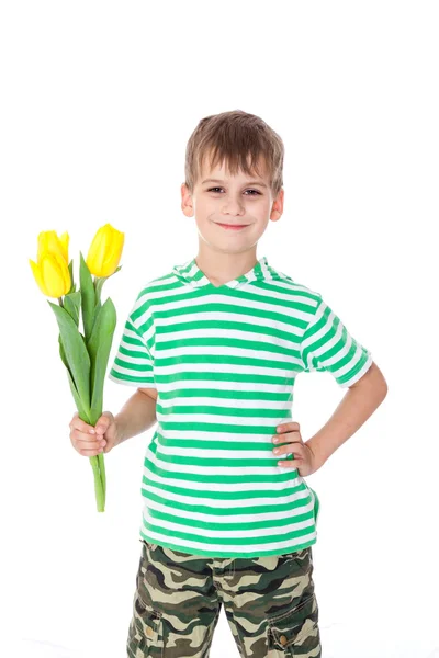 Junge hält Tulpen in der Hand — Stockfoto