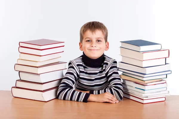 Школьник с книгами — стоковое фото