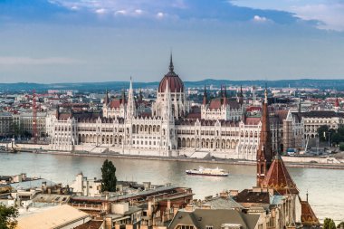 zincir köprü ve Macaristan Parlamentosu'nun