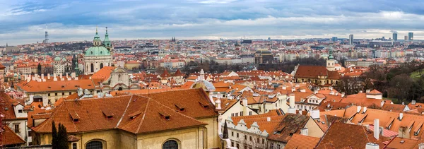 Stadsgezicht van Praag — Stockfoto